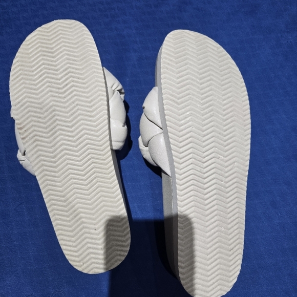 H&M Cream Shoes - Picture 3 of 5